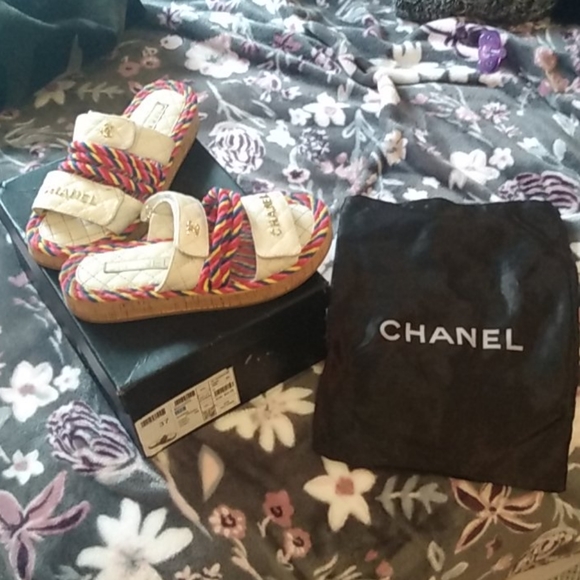 Women's CHANEL sandals - Picture 1 of 3